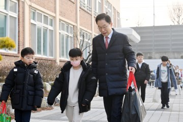 임종식 경북교육감, 안동 영가초등학교 '신학기 등교' 현장 방문