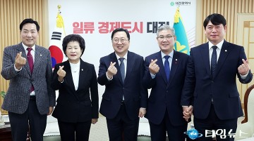 대전 균형 발전 약속한 이장우 대전시장, 5개구 의장단과 간담회