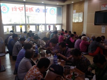  서울녹각삼계탕(대표 송무갑)은 경로잔치, 마을 어르신 약1,000명에게 삼계탕 대접