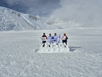 구미시산악연맹, 남극 빈슨메시프 정상 정복