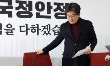 與 비대위원장 난항…유승민 등판론 선긋다...