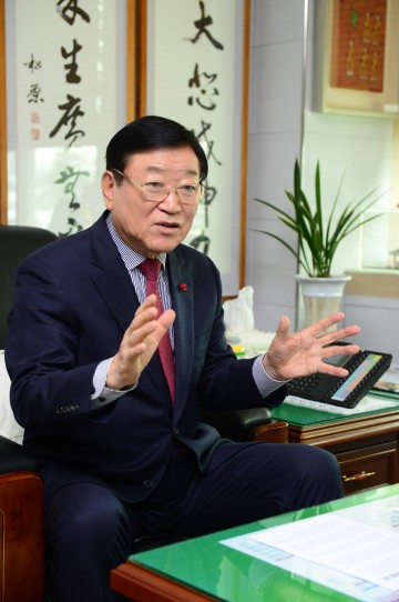 김석환 홍성군수, 민선 6기 채무 제로 선포!