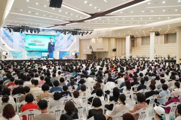  “웃음·감동·행복이 함께한 시간"...행복 더하기 토크콘서트