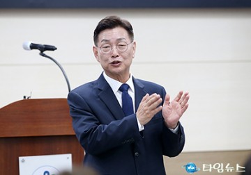 김제선 중구청장, 세계 책의 날…‘도서관의 도시·책의 도시’ 중구를 만들겠다