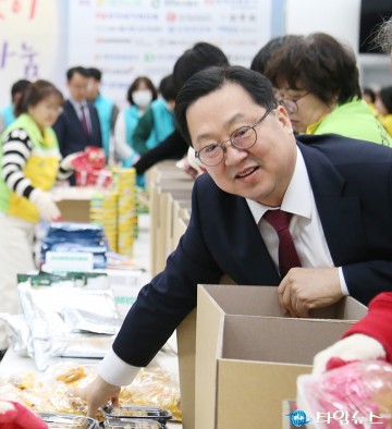 이장우 대전시장, 설 키트 ‘직접 포장’…말 대신 손으로 전한 온정