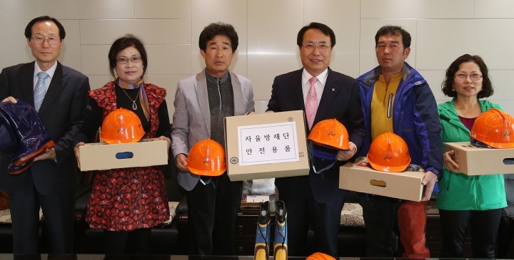 대전 동구, 지역 자율방재단에 안전용품 전달