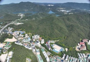 부산시, 윤산 무장애 길 조성…휠체어·유모차도 이용