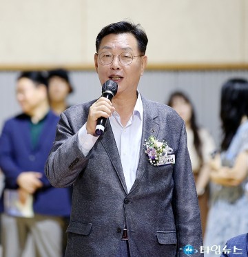 보육인 체육대회에서 격려사 하는 김제선 중구청장