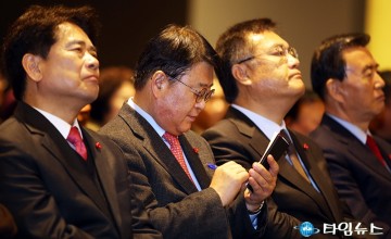 메모하는 박성효 전 대전시장