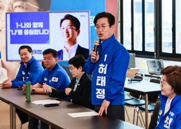 허태정 대전시장 후보, ‘나’번 전면 배치…동반상승 전략 승부수