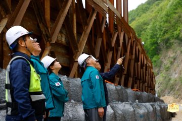 충주 명서리 낙석 재발 방지 총력… 김진석 권한대행 현장 긴급 점검