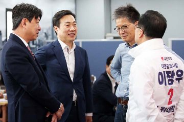 이장우 대전시장 후보, 전직 부시장들과 환담…‘원팀 선대위’ 부각