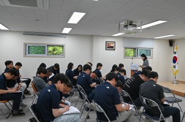 단양관광공사, ‘미소’로 관광객 마음 훔친다… 상반기 친절 교육