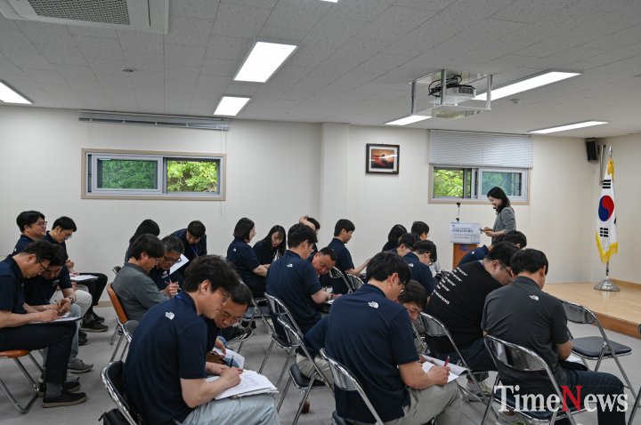 단양관광공사, ‘미소’로 관광객 마음 훔친다… 상반기 친절 교육
