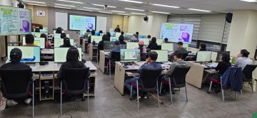 충주, ‘AI 열풍’에 빠졌다… 챗GPT 야간 강좌 신청 시작과 동시에 ‘완판’