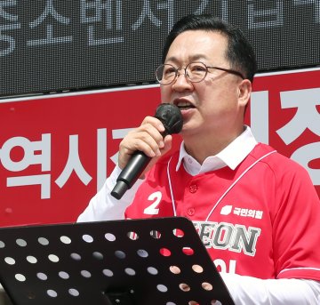 이장우 대전시장 후보 “허태정 무능에 혈세 폭증”…신탄진 장날 민심 총공세