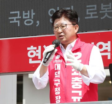 최충규 대덕구청장 후보 “신탄진 르네상스 만들겠다”…장날 민심 총공세
