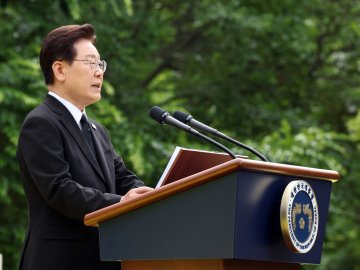 李 대통령 "스타벅스 4·16 사이렌 이벤트는 패륜 행위"... '탱크데이' 논란 이어 또 직격