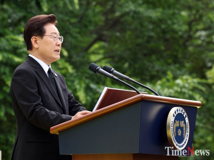 李 대통령 "스타벅스 4·16 사이렌 이벤트는 패륜 행위"... '탱크데이' 논란 이어 또 직격