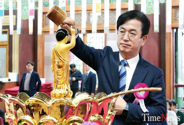 허태정 대전시장 후보, 봉하마을·사찰 돌며 현장행보 집중