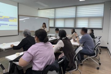 “추억의 보따리 풀며 역사와 소통하다”… 청주상당도서관, 역사체험 프로그램 성료