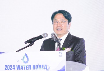2024 워터코리아 개막식서 개회사 하는 강기정 한국상하수도협회장