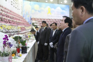 김지철 충남교육감, 세월호 참사 3주기 맞아 정부합동분향소 분향