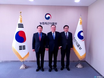  주낙영 경주시장, 지역현안 해결 위해 이개호 농식품부장관 면담 국비확보 건의