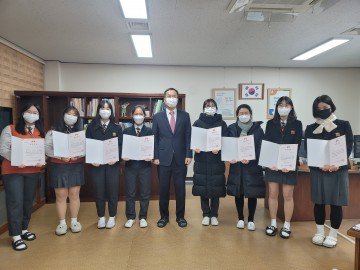 광주 상일여고, 교사 기부 '카네이션 장학금' 사제 동행 정신 드러내