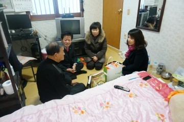 봉명1동 보듬愛협의체 소외된 이웃 직접 찾아가 온기 전달