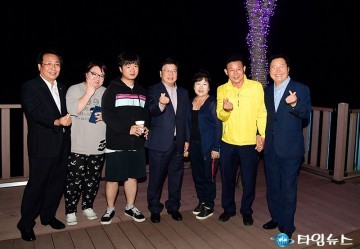 시민들과 기념사진 찍는, 권선택·한현택·박용갑·장종태·허태정 