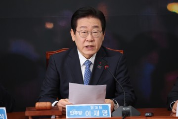 이재명, 대권가도 신중 관리…野 "먼저 대선 말하면 오만