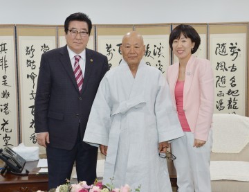 충남도의회 윤석우 의장, 강윤진 대전지방보훈청장·옹산스님 등 만나 환담