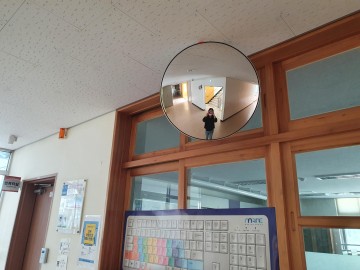  세종시교육청, 초등학교 반사경 설치로 안전사고 예방
