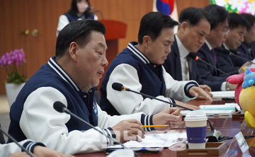 【논평]김태흠·가세로 “해상풍력 외자유치 MOU? 싱가폴행 "관내 어업인 도태" 확정적.. 