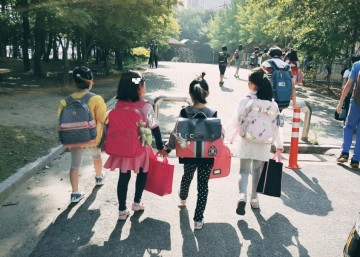 기초수급자녀 초등학교 입학 아동 30명 책가방 구입 비용 지원하는 달성군