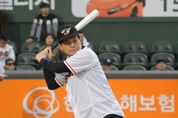 이춘희 세종시장, 한화이글스 홈 개막경기 시타