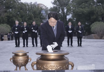 강기정 광주시장, 타종행사·신년참배·정례조회 신년 행보