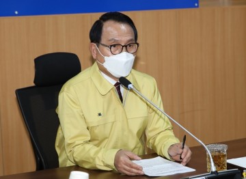 증상 없어도 검사받도록 독려하는 박상돈 시장