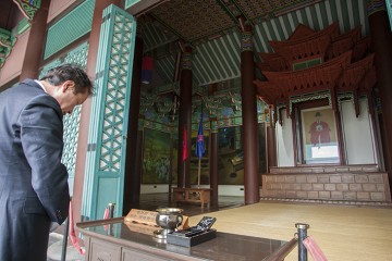 명노희, 현충사 이순신장군 영전참배