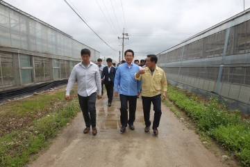김영록 농림축산식품부 장관, 진천군 영농현장 방문