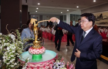 권선택 대전시장, 부처님 오신 날 등탑 점등