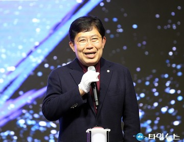 윤창현 의원, 우리는 벚꽃 생일 파티를 하고 있다
