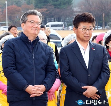 국민 대통합 김장 행사에 참석한 정용래 유성구청장·최충규 대덕구청장