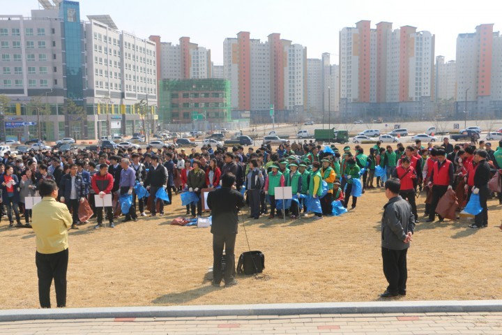 충남도, 깨끗한 내포신도시 ‘우리 손으로’