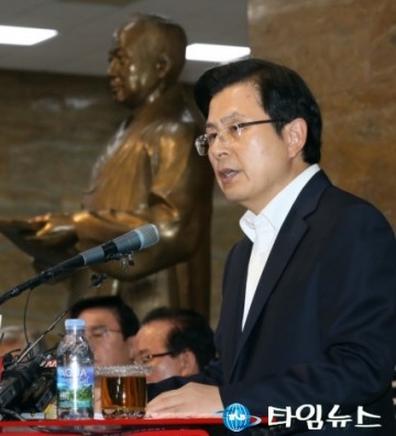 황교안, 장외투쟁 재개 선언…여야 4당 "대권 놀음 상습 가출"