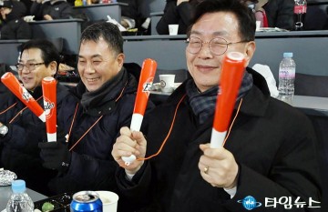 김제선 중구청장 “대전한화생명볼파크, 첫 경기부터 뜨겁다”