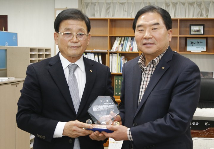 박수범 대덕구청장, 국방신뢰성시험센터 유치성공 공로 감사패 받아!