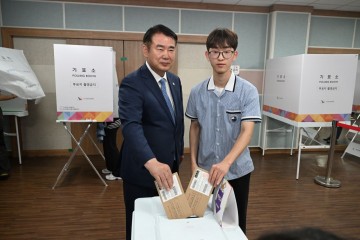“투표권 행사…우리나라 미래 우리가 선택해요" 