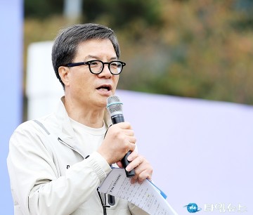 ‘대덕구민의 날’ 행사에서 축사하는 이석봉 대전시 경제과학부시장